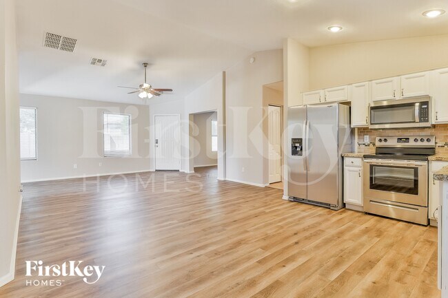 Building Photo - 425 W Jersey Way