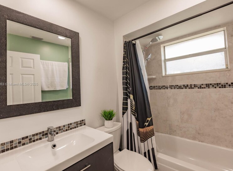 Building Photo - 2235 SE 6th Ct