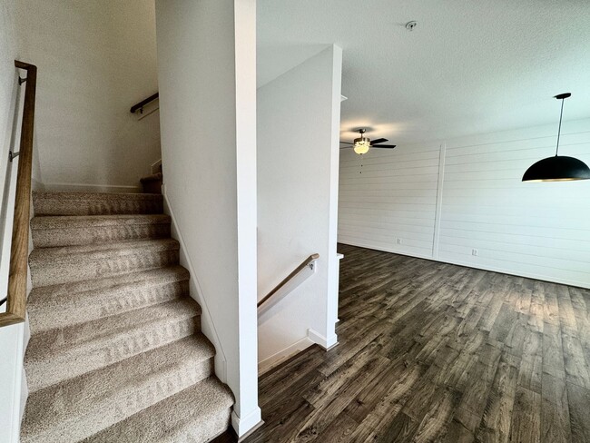 Building Photo - Practically New & Available May 1st! Luxur...