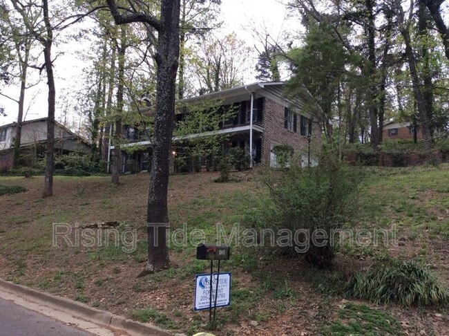 Building Photo - 122 Hillside Rd