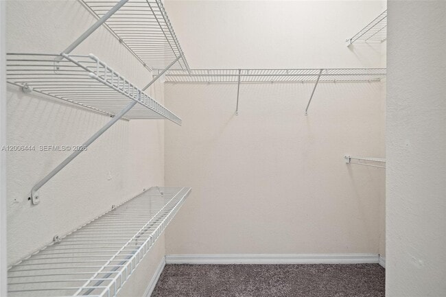 Building Photo - 627 E Mowry Ct