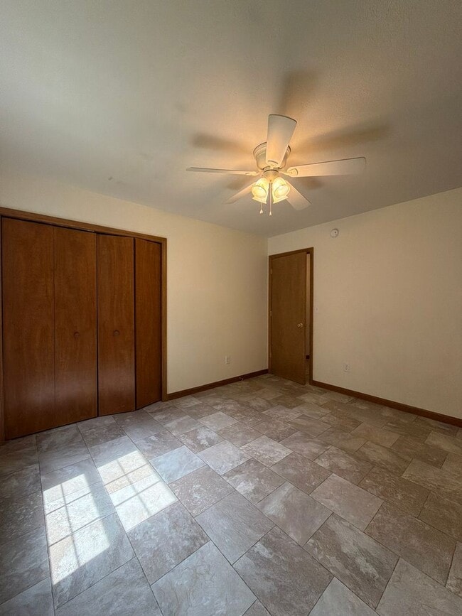 Building Photo - 819 Colonial Manor Dr