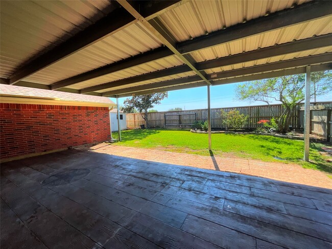 Building Photo - 9509 Dry Springs Dr