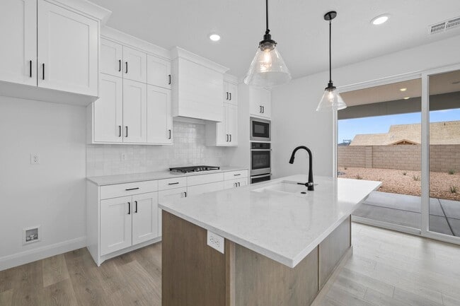 Building Photo - 646 Grn Mountain Dr