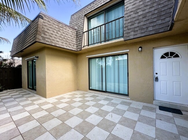 Building Photo - 303 Waterview Dr