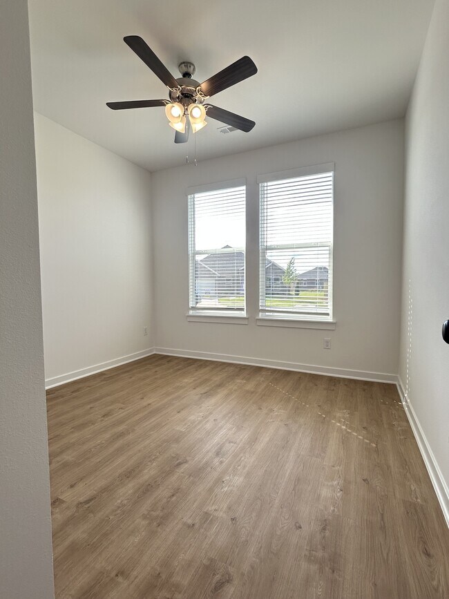 Building Photo - 522 N Goose Xing