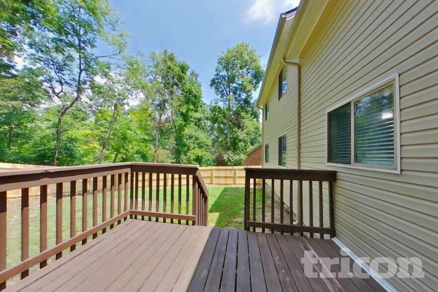 Building Photo - 2405 Ravine Dr