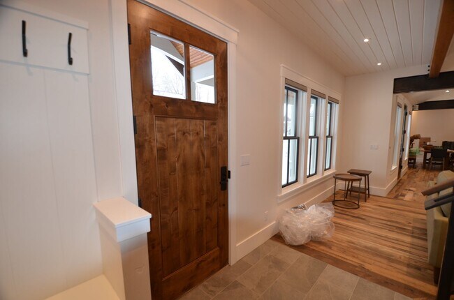 Building Photo - 300 Washington Rd