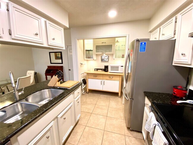 Building Photo - 7350 Kirby Dr