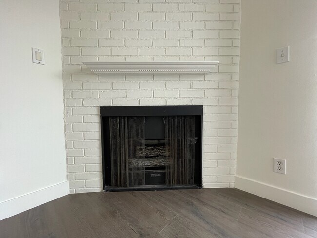 gas fireplace in main bedroom - 10330 Riverside Dr