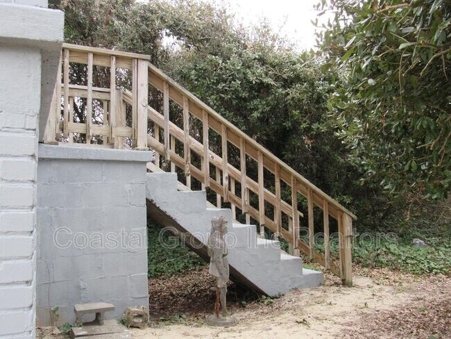 Building Photo - 3521 Bayside Ave