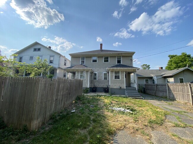 Building Photo - 26 W Beechwood Ave