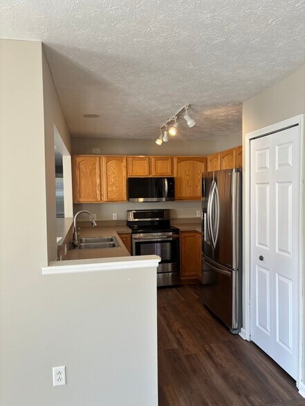 Building Photo - 1150 Chapman Ln