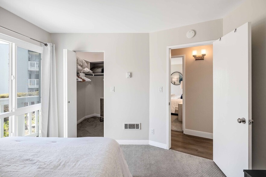 Building Photo - 650 The Village