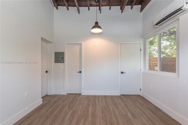 Building Photo - 2302 Funston St