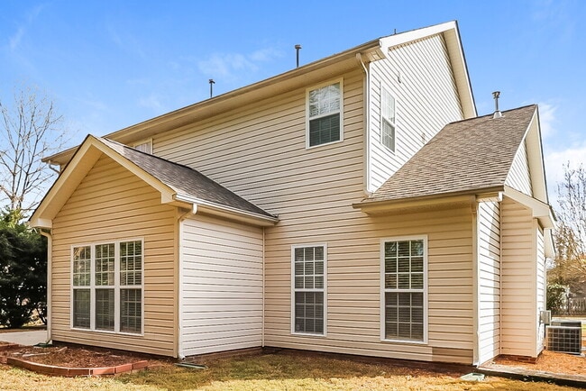 Building Photo - 13138 Planters Row Dr