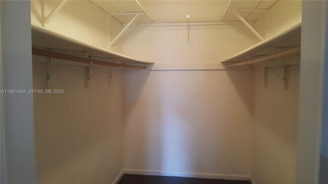 Building Photo - 3860 NE 170th St