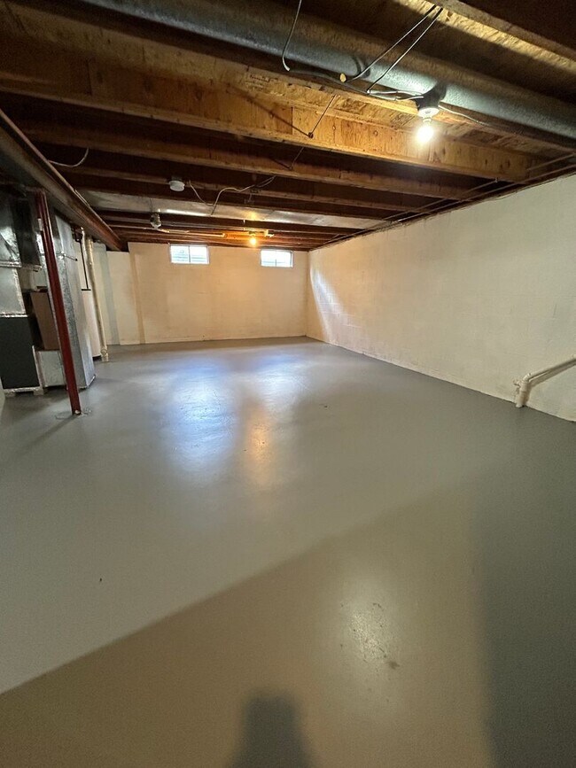 Building Photo - Beautiful 3 Bedroom Duplex with Garage and Full Basement