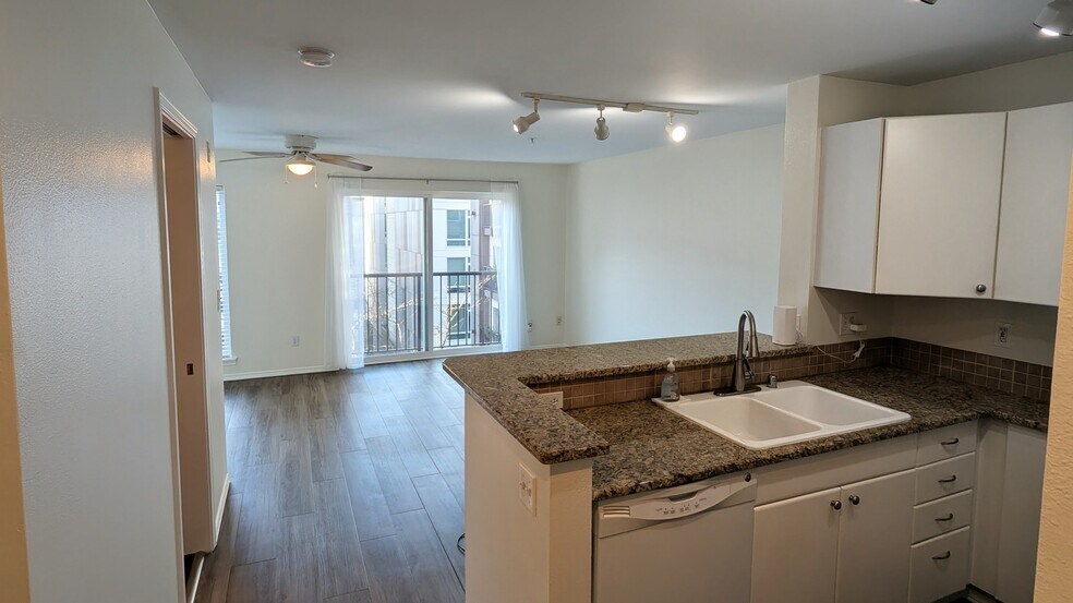 Building Photo - 323 Queen Anne Ave N