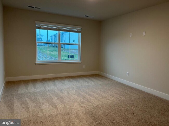 Building Photo - 140 Wappinger Ter