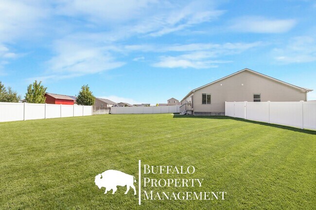 Building Photo - 4211 Roy Cir