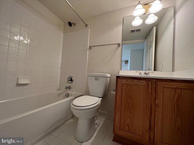 Building Photo - 15808 Buxton Pl