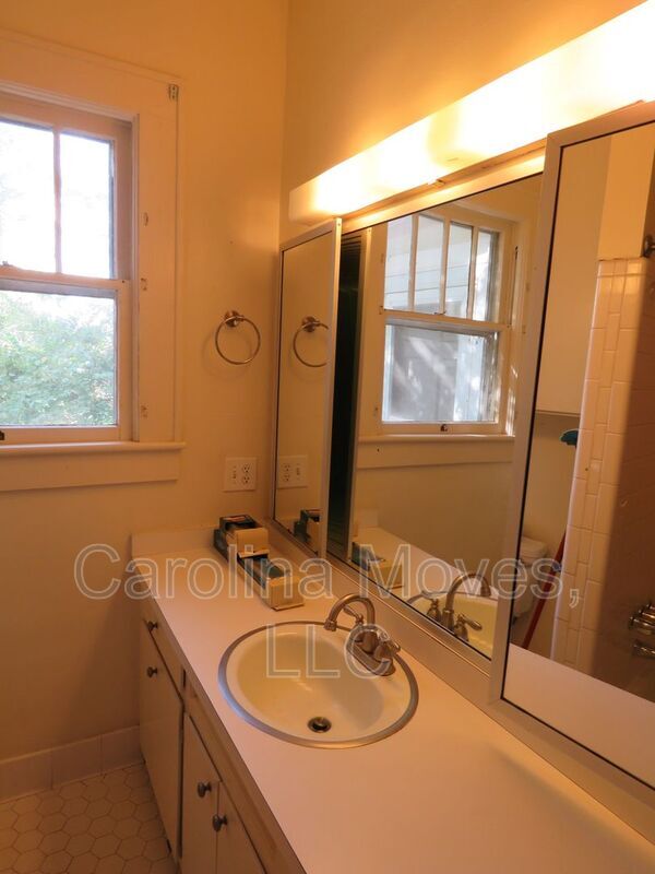 Building Photo - 26 E Main St