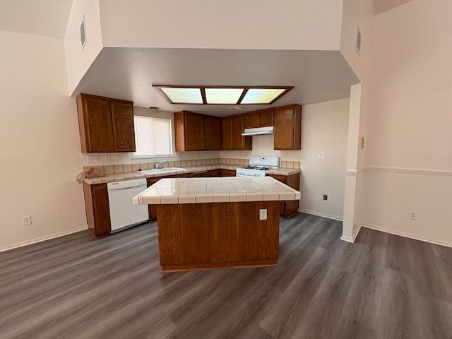 Building Photo - 14256 La Paz Dr