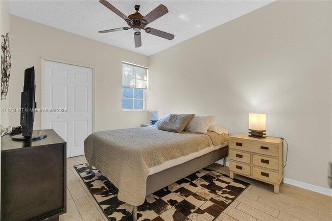 Building Photo - 3235 NE 184th St