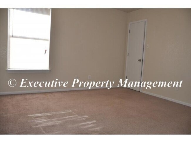 Building Photo - 208 Janelle Dr