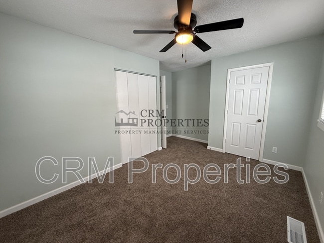 Building Photo - 800 Maumee Dr