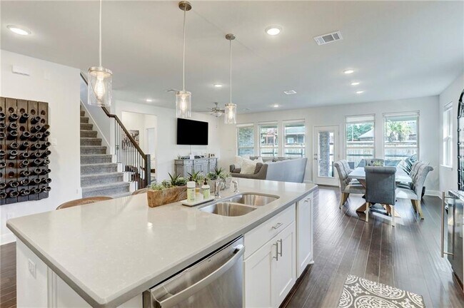 Building Photo - 3208 Bravo Dr