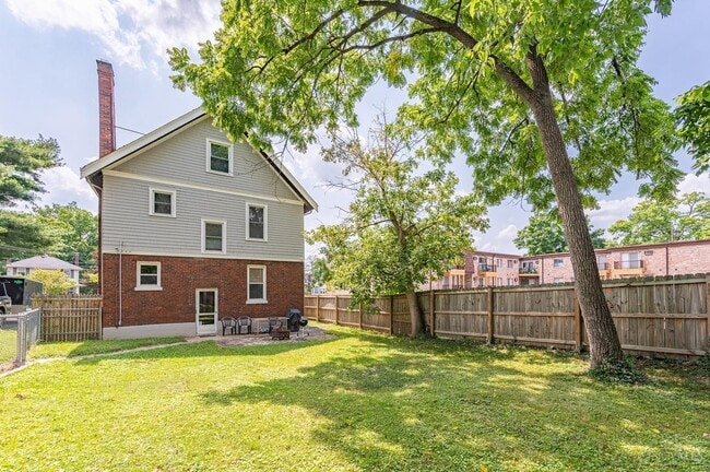 Building Photo - Grand Vista 6166-6170