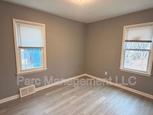 Building Photo - 6262 Penrod St