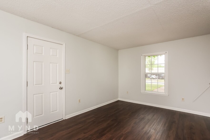 Building Photo - 2274 Ashland Dr