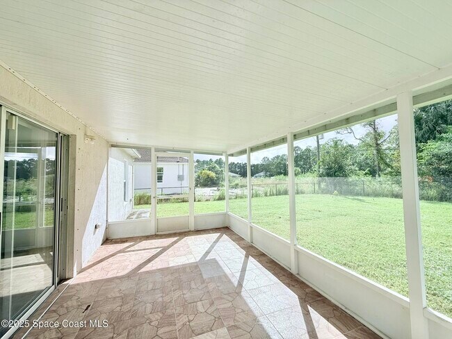 Building Photo - 3232 Wallace Ave