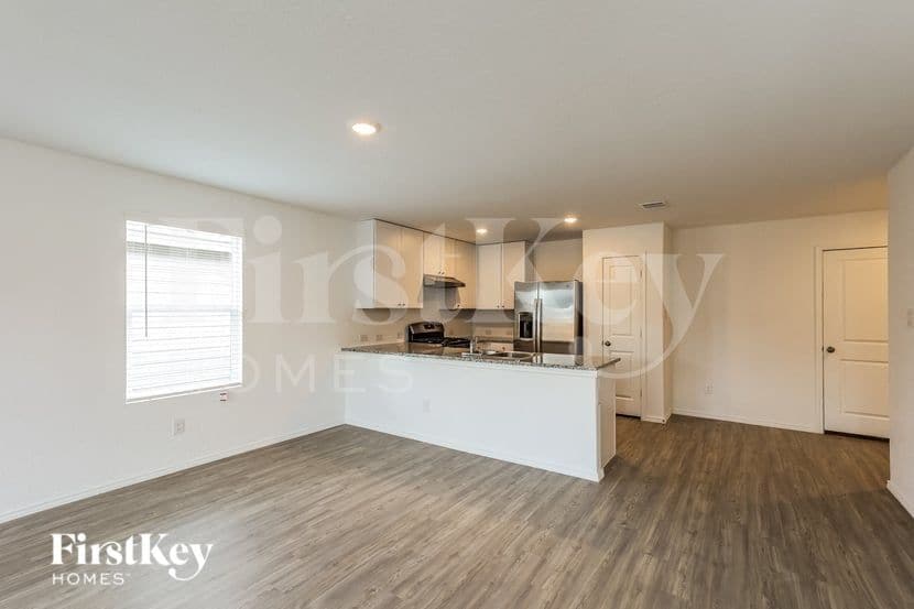 Building Photo - 10627 Erinita Way