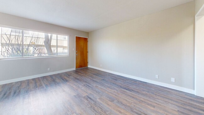 Interior Photo - 1913 11th St - TWO bedrooms AVAILABALE !