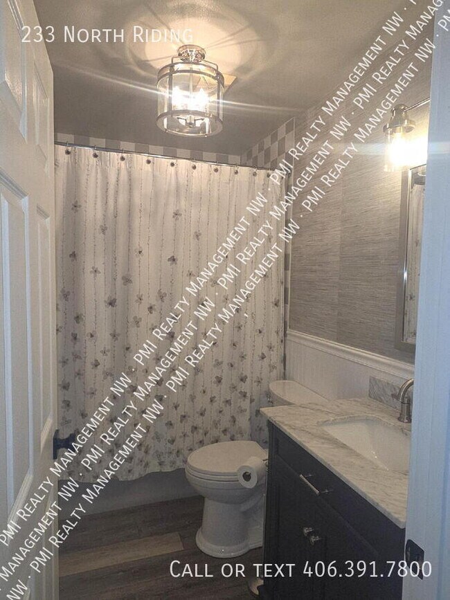 Building Photo - 233 North Riding-