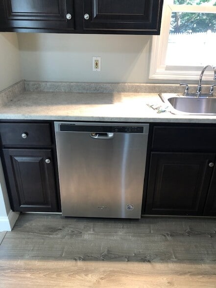 dishwasher - 940 W Main St