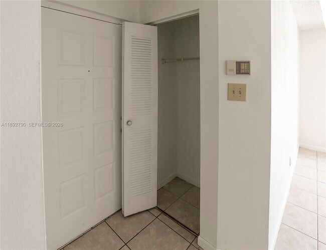 Building Photo - 10630 SW 157th Ct