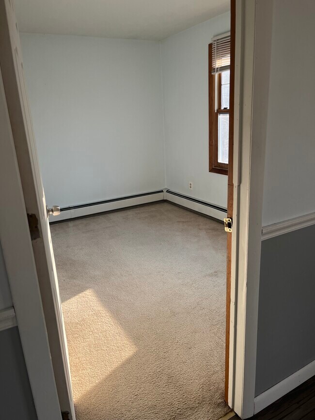 Building Photo - 731 Pleasant St