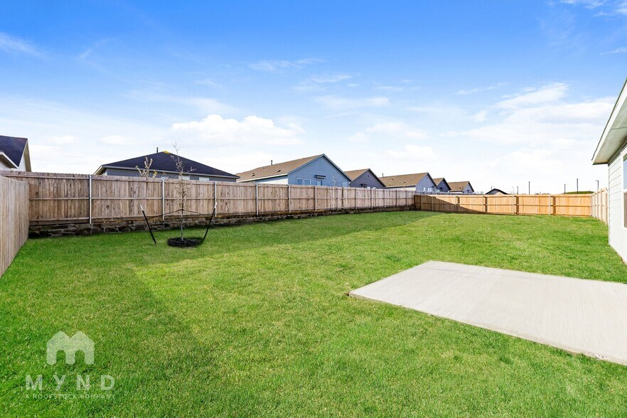 Building Photo - 2700 River Knl Ln