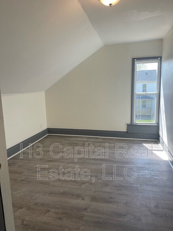 Building Photo - 205 S 16th St