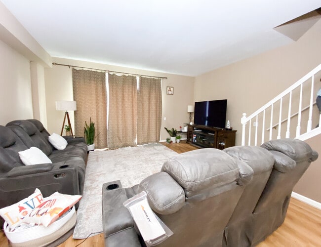 Building Photo - 2927 Stonewater Dr