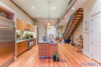 Building Photo - 105 E Broad St