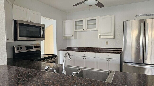 Building Photo - 3 Bedroom Pool Home in North Port - Rent I...