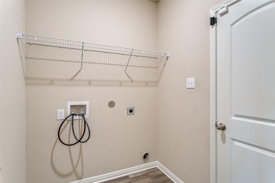 Building Photo - 13645 Lansman Dr