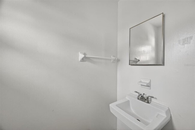 Building Photo - 2248 Browning St