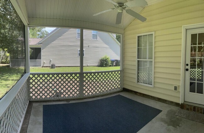 Building Photo - 383 Springview Ln